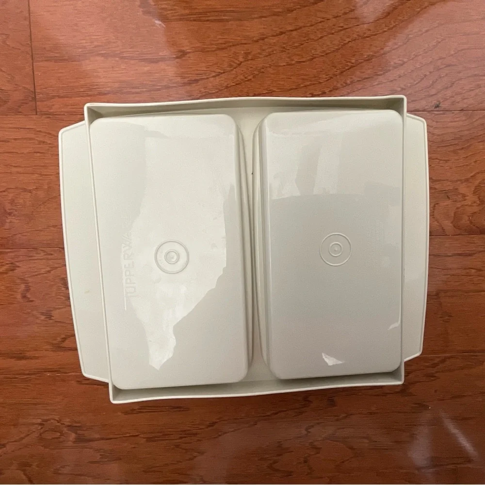 Tupperware piece set